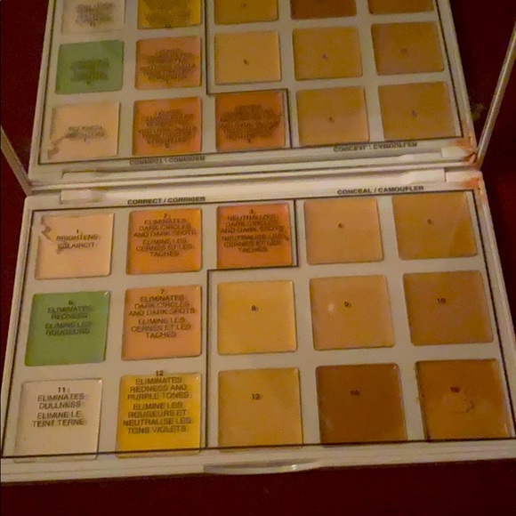 Sephora Pantone concealer/ contour cream palette.